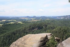Blick zu den B&auml:rensteinen und den Rauensteinen