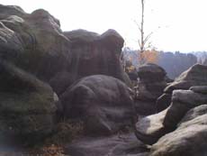 Ein Irrgarten von kleinen Felsgassen