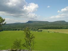 Blick zu den Zschirnsteinen und dem Hohen Schneeberg