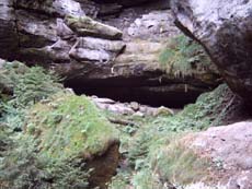 Die Grotte ist eher ein "Briefkastenschlitz"