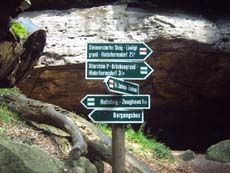 Viele Wege führen an der Hickelhöhle vorbei.