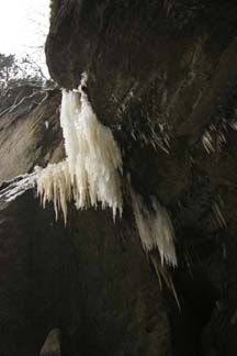 Der Eisvorhang in der Richtergrotte