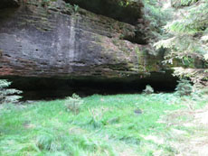 Zutritt nicht möglich - vor der Grotte ist ein kleiner Sumpf