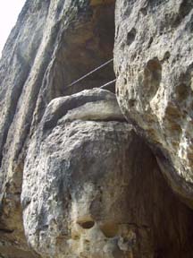 Blick vom Aussichtpunkt zur Grotte