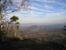 Blick zum Kuhstall und Hausberg