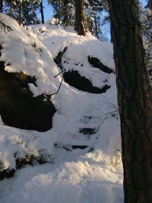 Das Geländer ist bei Schnee notwendig.