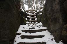 Die letzten Meter geht es über eine Holztreppe.