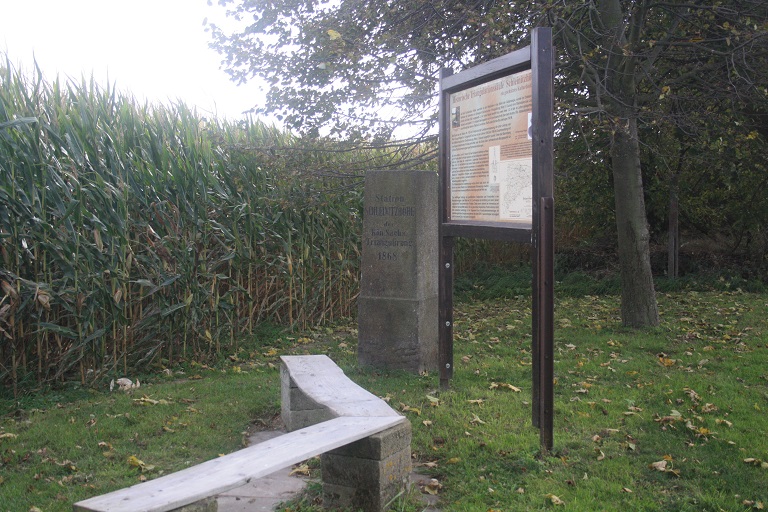 Rastplatz und Erklärtafel.