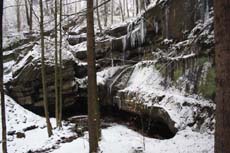 Im Winter ist Ruhe am Wasserfall eingezogen.