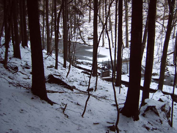 Das Wehr und der Einlaufkanal in der Wesenitzklamm